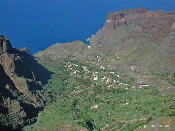 lagomera_2002_1_12