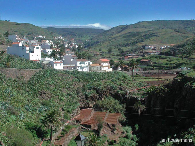 lagomera_2002_1_14