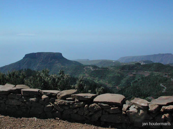 lagomera_2002_1_18